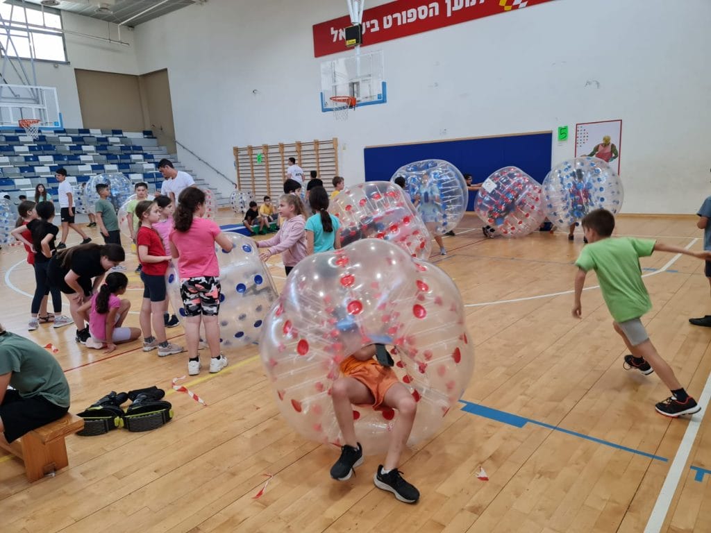 משחקי ספורט לילדים באבל בול | BUBBLE BALL פעילות באבל בול בבית ספר